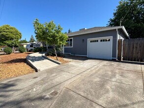 5040 Bonwell Dr in Concord, CA - Building Photo - Building Photo