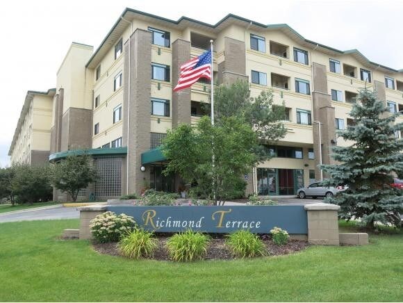 400 N Richmond St, Unit 210 in Appleton, WI - Foto de edificio