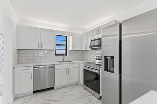 9233 SW 8th St in Boca Raton, FL - Building Photo