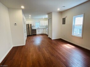 76 Chestnut St in Montclair, NJ - Building Photo - Building Photo