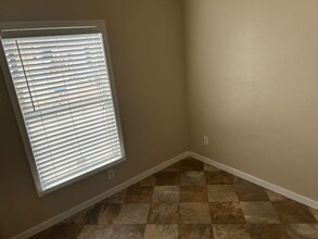 2211 Ashberry Ave in New Braunfels, TX - Foto de edificio - Building Photo