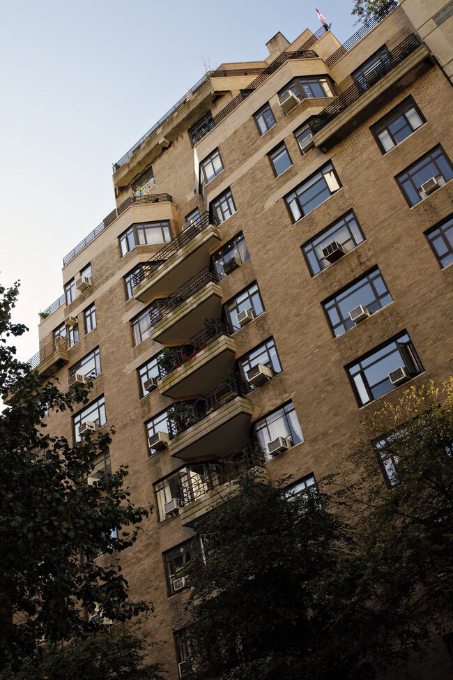 4 East 89th Street in New York, NY - Foto de edificio - Building Photo