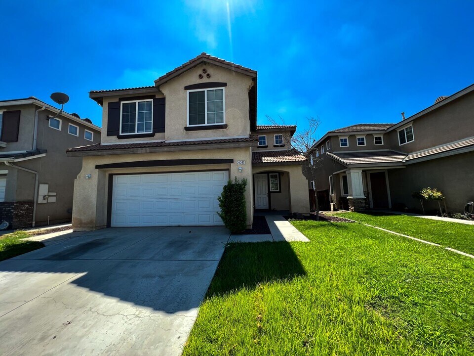 29291 Grande Vista Ave in Menifee, CA - Building Photo