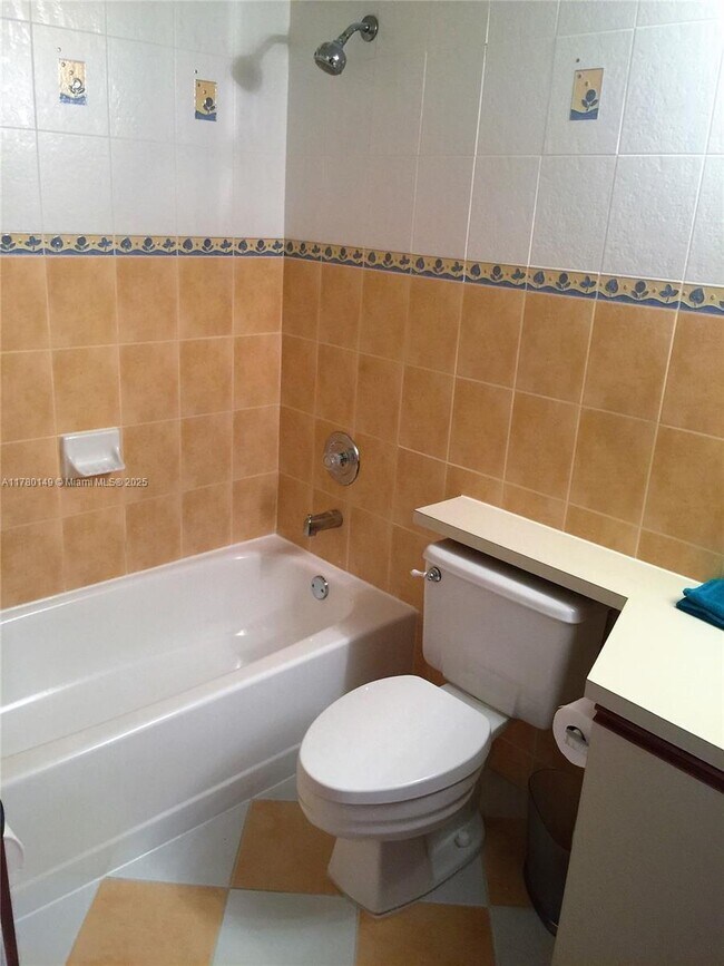 15489 N Miami Lakeway in Miami Lakes, FL - Building Photo - Building Photo