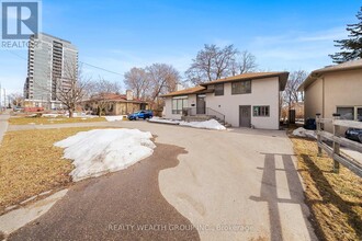 2971 Sheppard Ave E in Toronto, ON - Building Photo - Building Photo