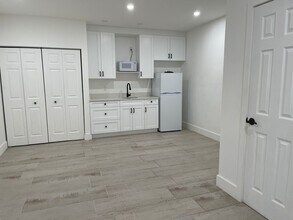 14220 SW 73rd St in Miami, FL - Building Photo - Building Photo