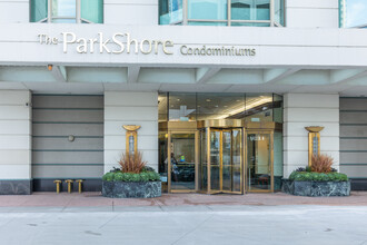 The Park Shore Condomiums in Chicago, IL - Building Photo - Building Photo