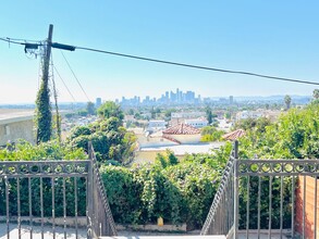 1025 N Rowan Ave in Los Angeles, CA - Building Photo - Building Photo