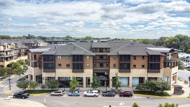 Quayside Wayzata in Wayzata, MN - Foto de edificio - Building Photo