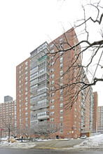 Carlyle Towers in Flushing, NY - Building Photo - Building Photo