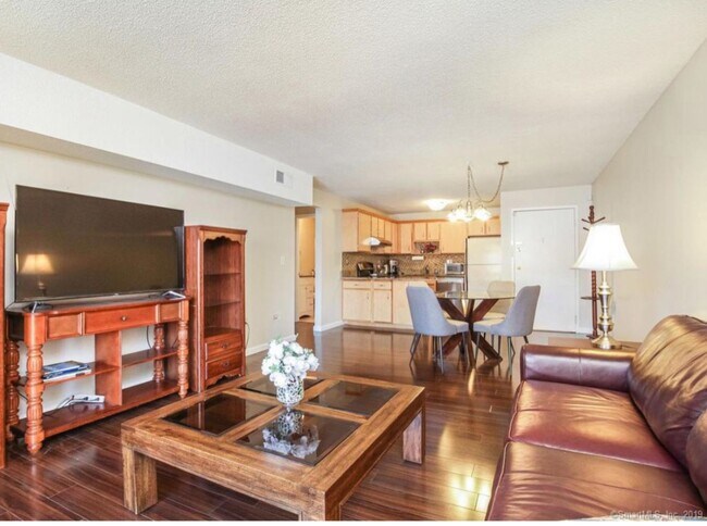 2320 Harbor View Dr in Rocky Hill, CT - Building Photo - Building Photo