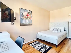 Furnished room/NOT APARTMENT, Unit 3FL in Brooklyn, NY - Building Photo - Building Photo