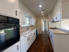 425 Parade in Corpus Christi, TX - Building Photo - Building Photo