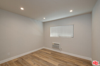 4703 W St Charles Pl in Los Angeles, CA - Building Photo - Building Photo