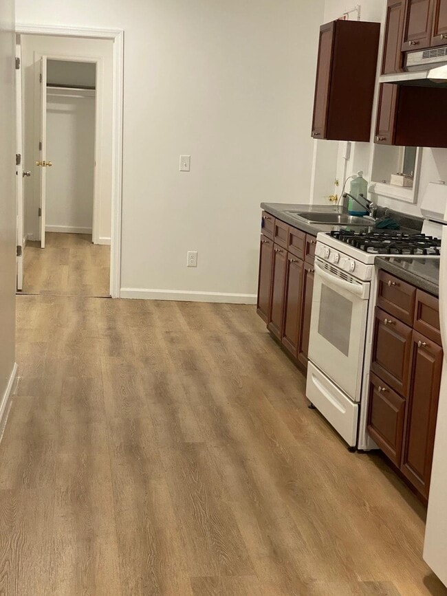 244 E Hanover St, Unit 1 in Trenton, NJ - Foto de edificio - Building Photo