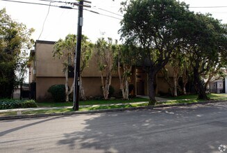 Short St in Inglewood, CA - Foto de edificio - Building Photo