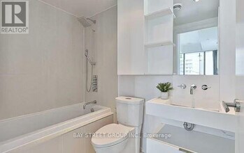 5 St Joseph St in Toronto, ON - Building Photo - Building Photo