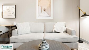 6107 E Riverside Dr in Austin, TX - Building Photo