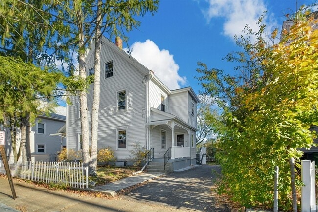 property at 10 Middle St