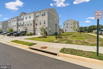 400 Honeyberry Ln in Fredericksburg, VA - Building Photo - Building Photo
