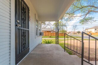 57 Chalmers Ave in Austin, TX - Building Photo - Building Photo