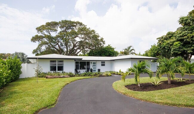 1950 NE 30th St in Lighthouse Point, FL - Building Photo - Building Photo