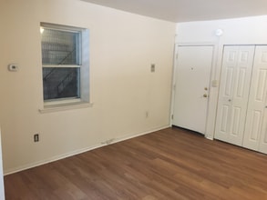 15 E Read St in Baltimore, MD - Building Photo - Building Photo