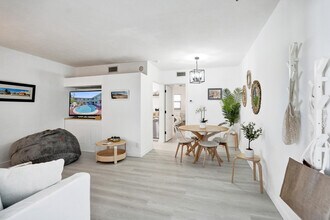 4658 Bougainvilla Dr in Lauderdale-by-the-Sea, FL - Building Photo - Building Photo