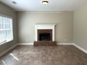 6268 Cove Creek Dr, Unit 8 in Flowery Branch, GA - Foto de edificio - Building Photo