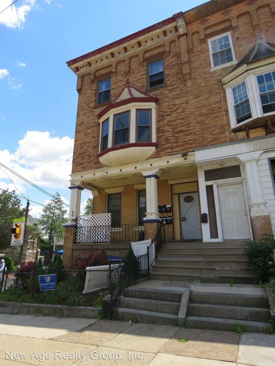4500 Springfield Ave in Philadelphia, PA - Foto de edificio