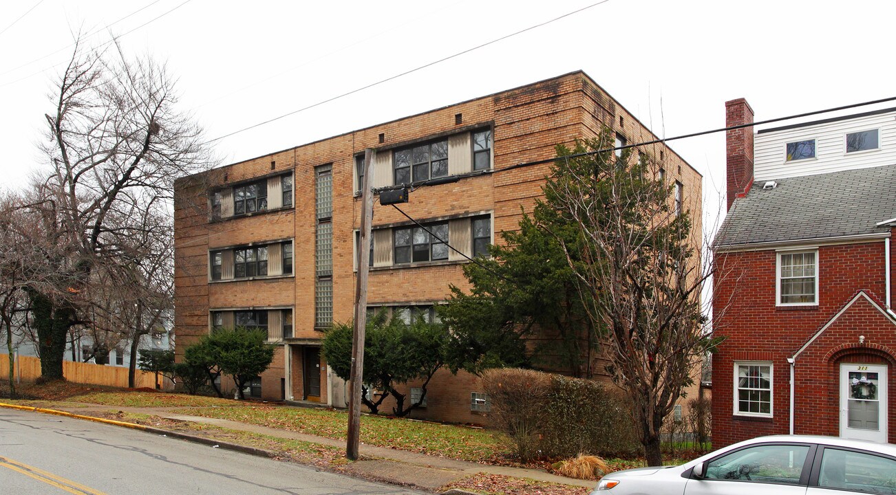 305 E Swissvale Ave in Pittsburgh, PA - Foto de edificio