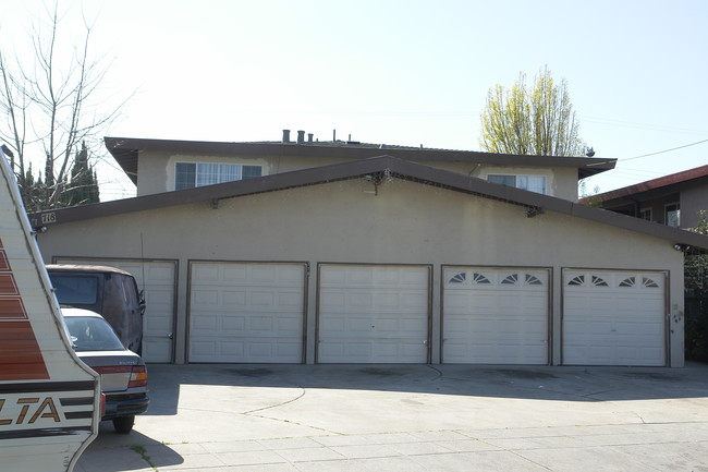 718 Harris Ct in Hayward, CA - Building Photo - Building Photo