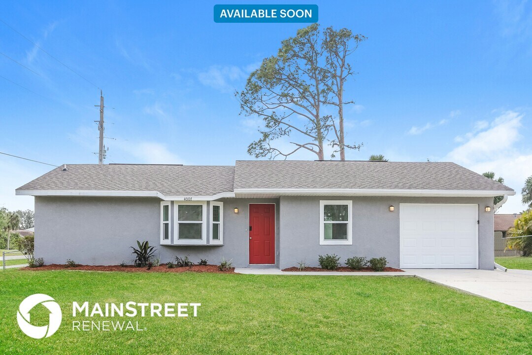 4007 Allure Ln in North Port, FL - Foto de edificio