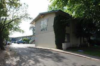 Arden Villa Apartments in Sacramento, CA - Building Photo - Building Photo