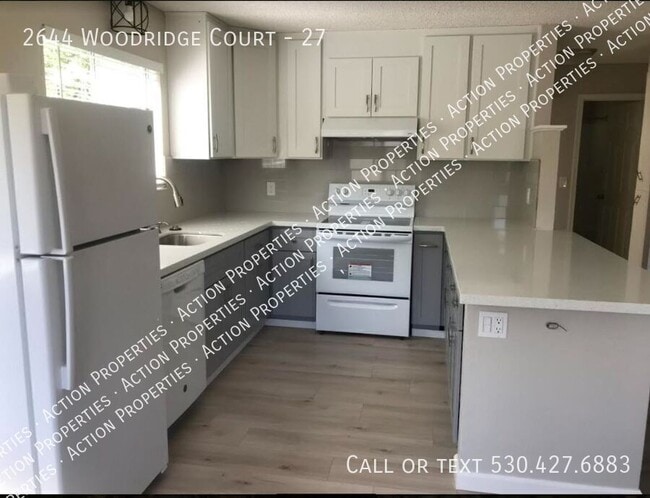 property at 2644 Woodridge Ct