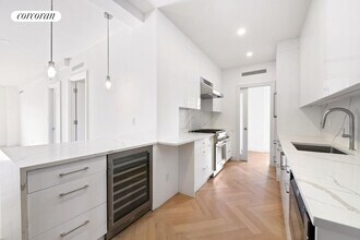 241 W 97th St in New York, NY - Building Photo - Building Photo