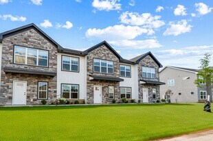 160 Sweetwater Ln in North Liberty, IA - Building Photo