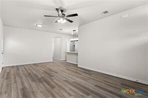 121 Leon St in Beach City, TX - Foto de edificio - Building Photo