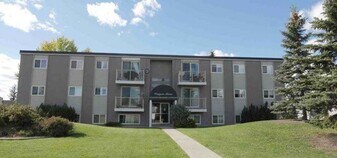 9560 163 St NW in Edmonton, AB - Building Photo