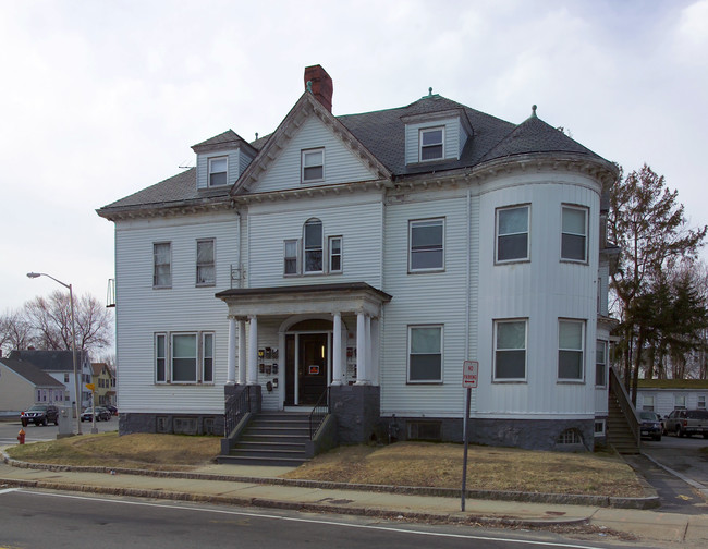 163 High St in Taunton, MA - Building Photo - Building Photo