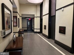 4500 S Four Mile Run Dr in Arlington, VA - Building Photo - Building Photo