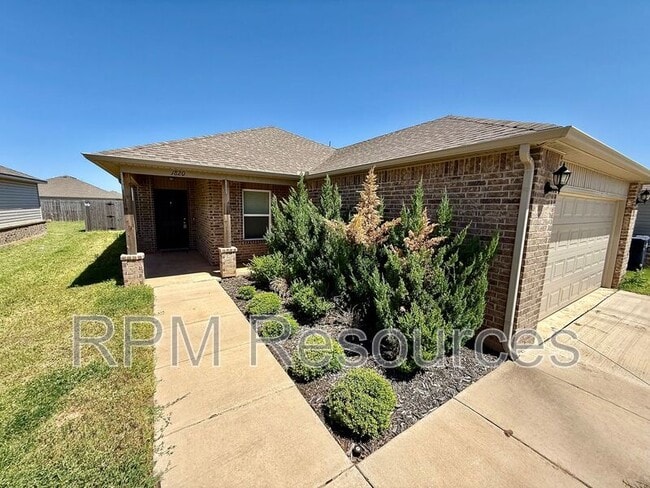 1820 Hayes Ln in Yukon, OK - Foto de edificio - Building Photo