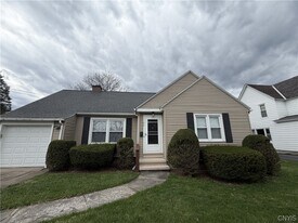 50 New Hartford St in New York Mills, NY - Building Photo