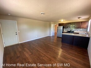 1400 S Campbell Ave in Springfield, MO - Building Photo - Building Photo