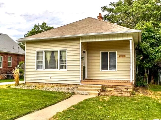 property at 2031 Jefferson Ave
