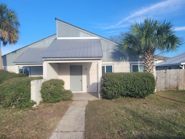 1727 Illinois Ave in Lynn Haven, FL - Building Photo - Building Photo