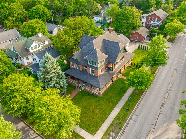 203 S Columbia St in Naperville, IL - Building Photo - Building Photo