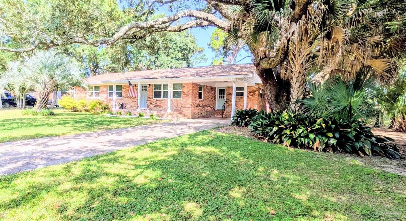 1370 Tunis St in Pensacola, FL - Building Photo