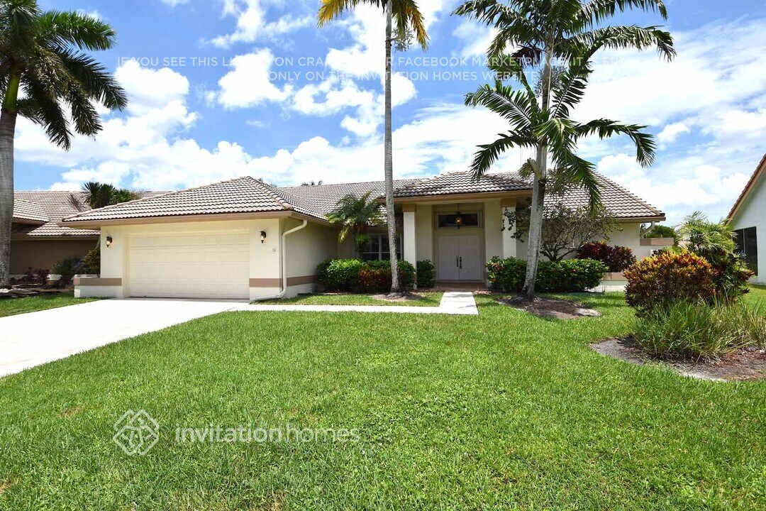 6863 Blue Bay Cir in Greenacres, FL - Building Photo
