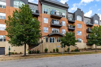 Highland Pointe in St. Paul, MN - Building Photo - Building Photo